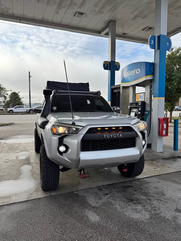 2016 Toyota 4Runner - SR5 Sport Utility 2D