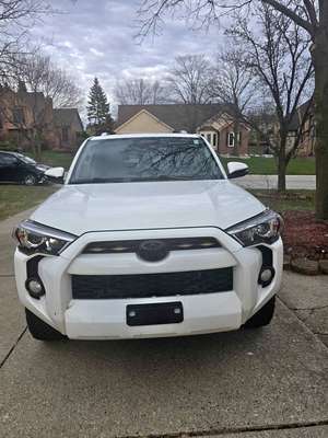 2018 Toyota 4Runner - SR5 Sport Utility 2D