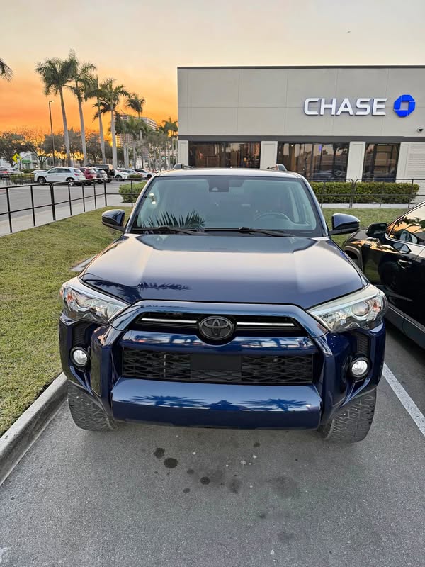 2020 Toyota 4Runner - SR5 Sport Utility 2D
