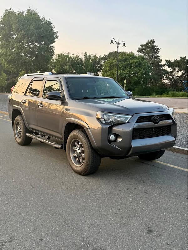 2016 Toyota 4Runner - SR5 Sport Utility 4D