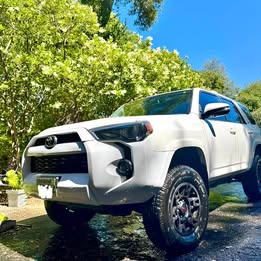 2018 Toyota 4Runner - SR5 Sport Utility 4D
