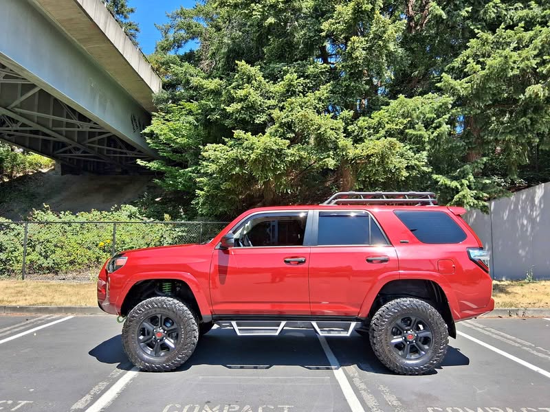 2018 Toyota 4Runner - SR5 Sport Utility 4D