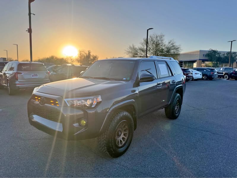 2018 Toyota 4Runner - SR5 Sport Utility 4D