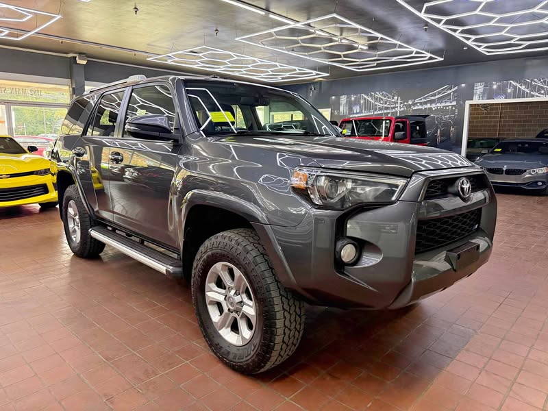 2017 Toyota 4Runner - SR5 Sport Utility 4D