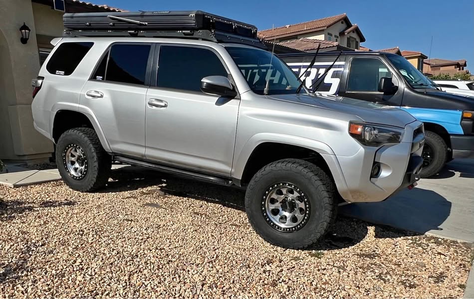 2017 Toyota 4Runner - SR5 Sport Utility 4D