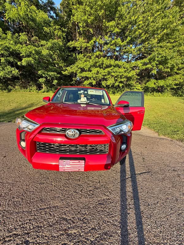 2019 Toyota 4Runner - SR5 Sport Utility 2D