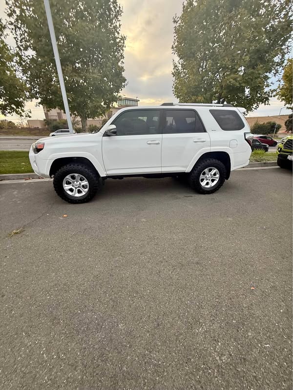 2019 Toyota 4Runner - SR5 Premium Sport Utility 4D