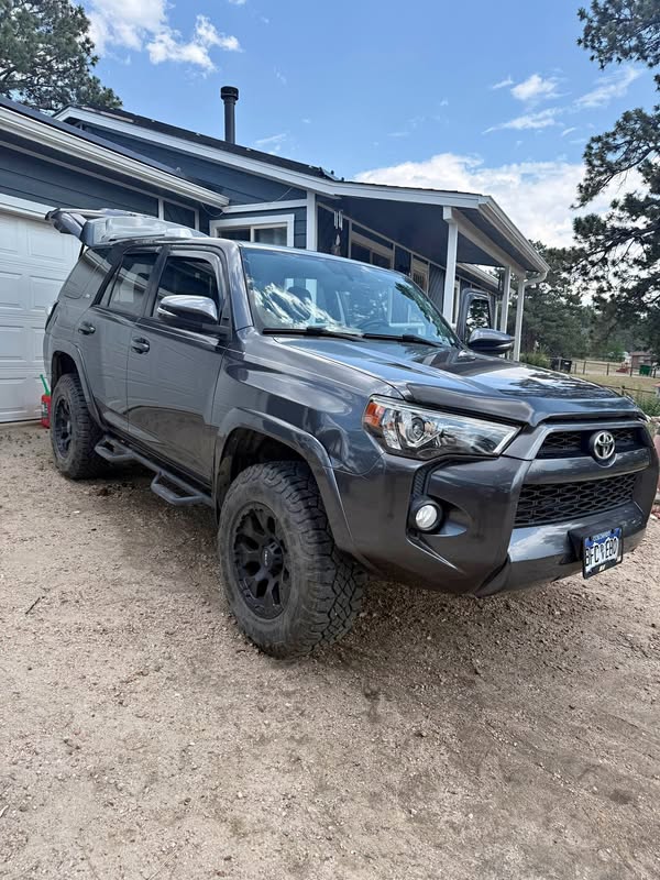 2017 Toyota 4Runner - SR5 Sport Utility 4D