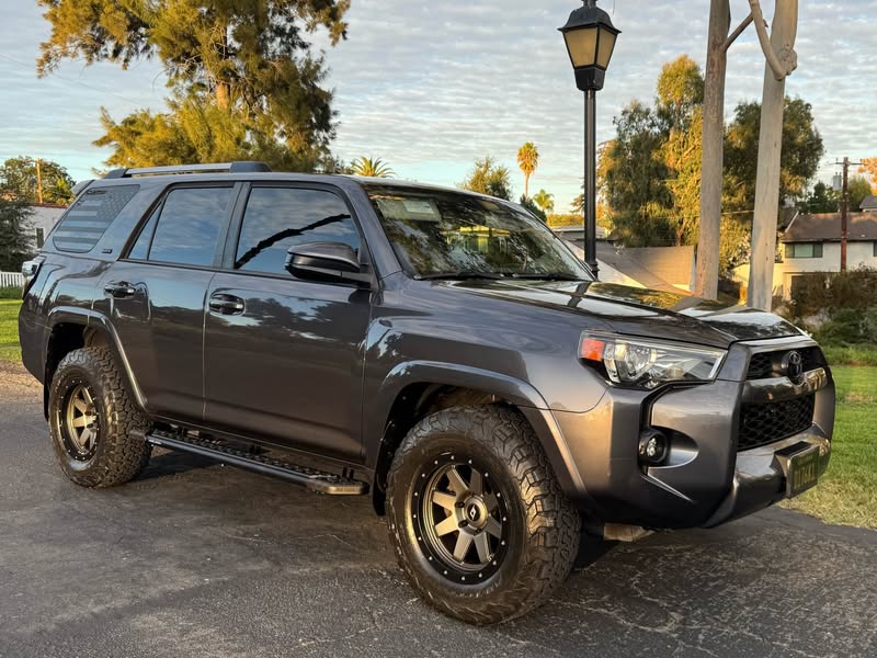 2019 Toyota 4Runner - Premium (Lifted 4.0 V6 4X2)