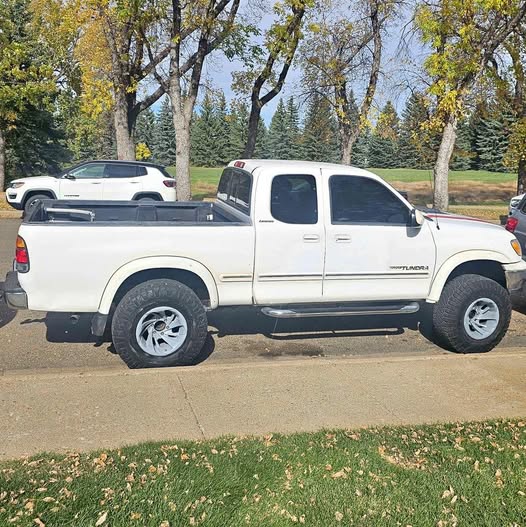 2002 Toyota Tundra - SR5 Pickup 4D 8 ft