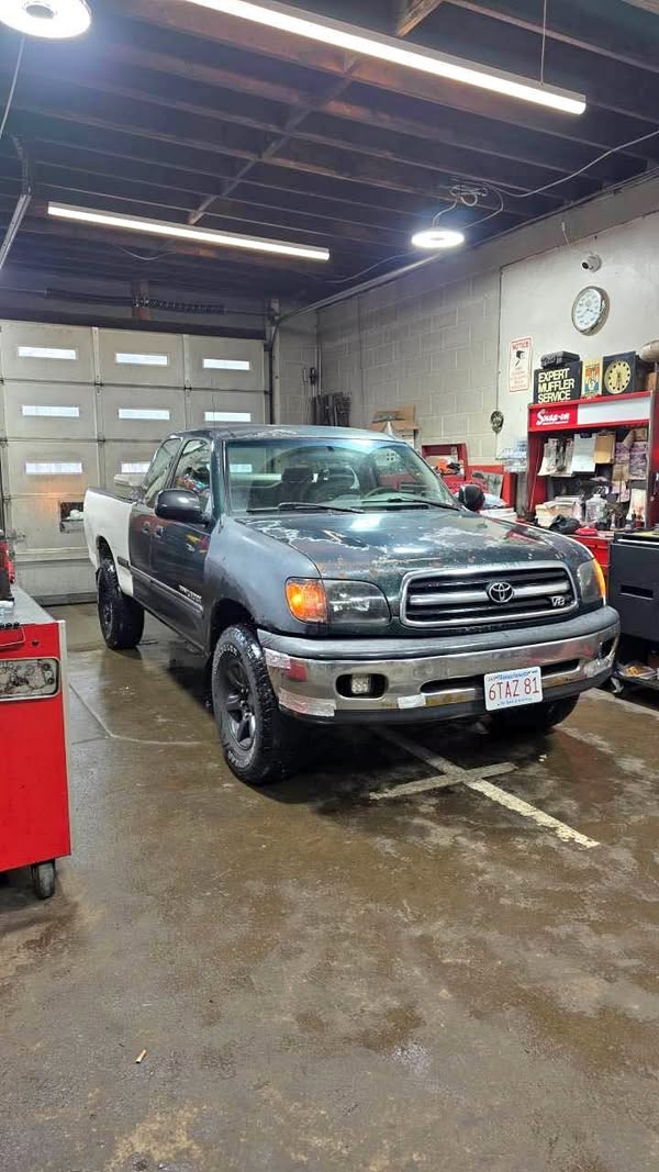 2000 Toyota tundra sr5 (TRADES)