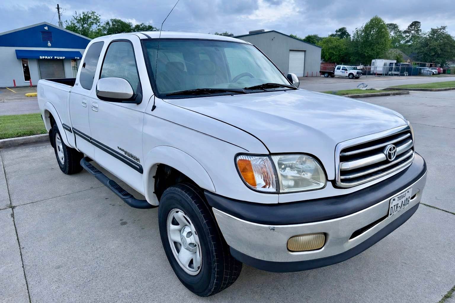 2000 Toyota Tundra - SR5 Pickup 4D 6 1\/2 ft
