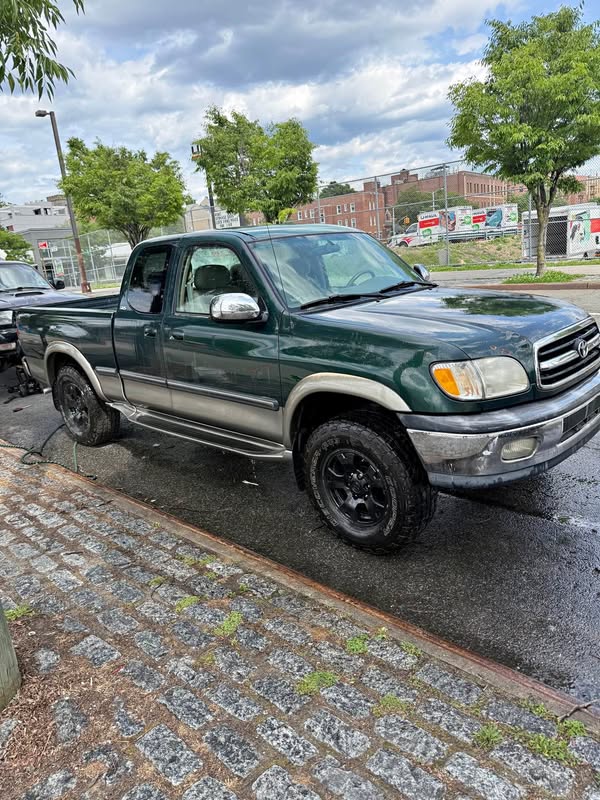2000 Toyota Tundra - SR5 Pickup 4D 8 ft