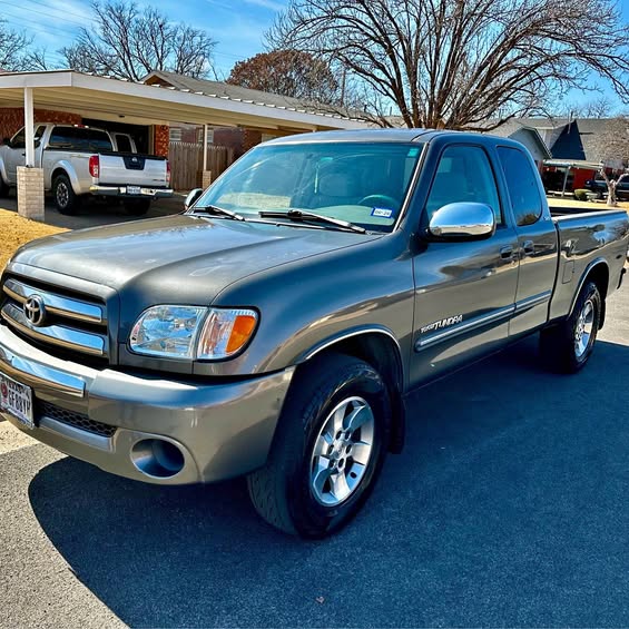 2004 Toyota Tundra - Pickup 4D 5 1\/2 ft