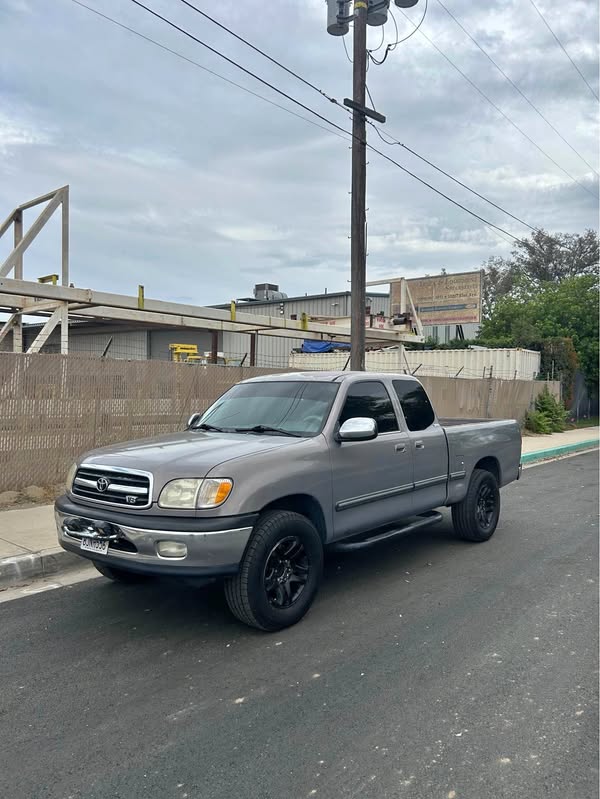 2000 Toyota Tundra - Pickup 4D 5 1\/2 ft