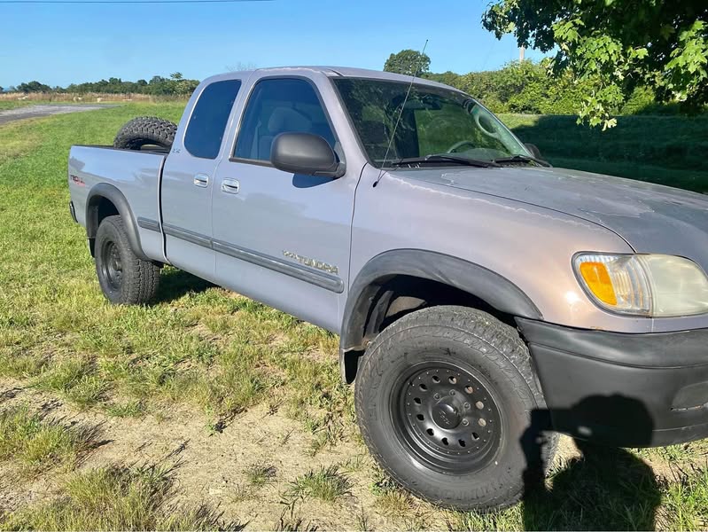 2000 Toyota Tundra - Pickup 4D 6 1\/2 ft