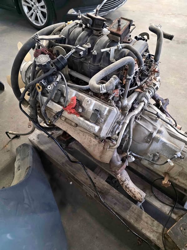 2006 Toyota Tundra 4.7 engine and transmission (Rwd) 200k