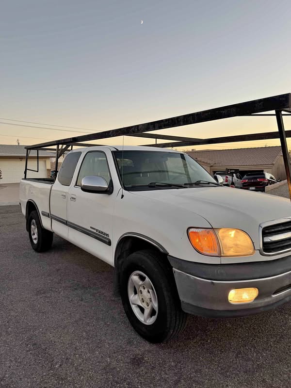 2000 Toyota Tundra - Pickup 4D 6 1\/2 ft