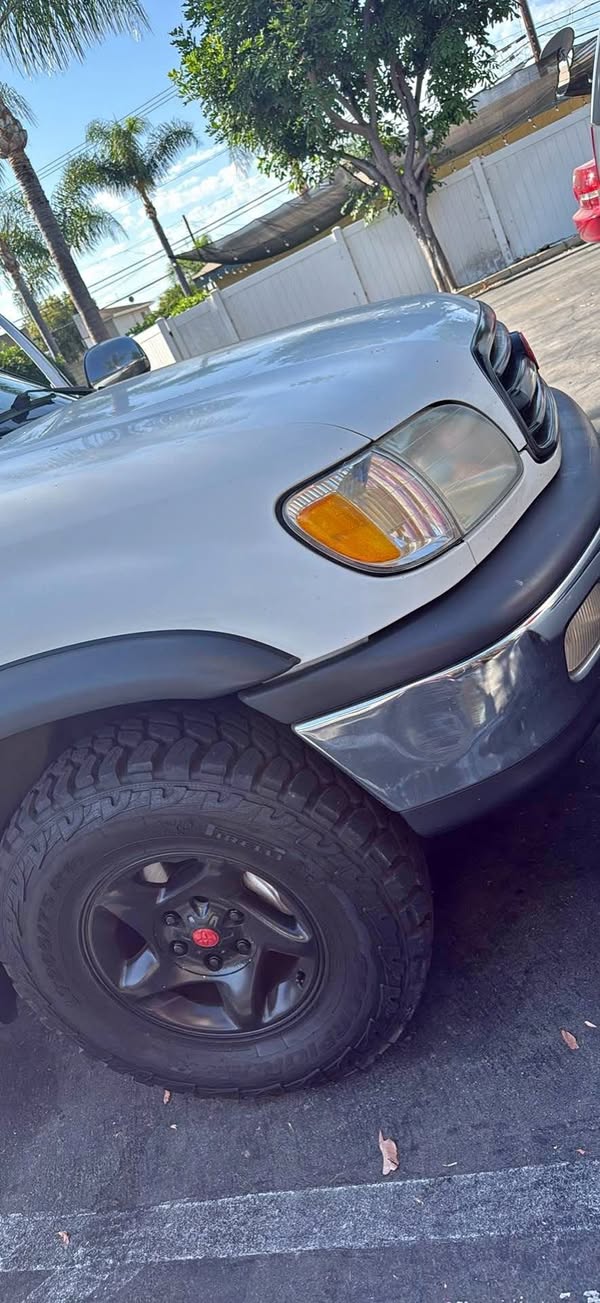 2000 Toyota Tundra - 4WD SR5 Long Bed
