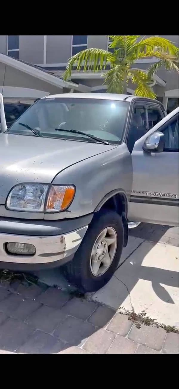 2002 Toyota Tundra - Cabina y media