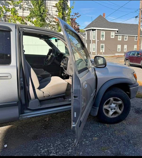 2001 Toyota Tundra - Pickup 4D 8 ft