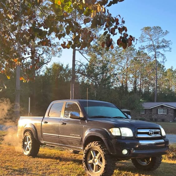 2004 Toyota Tundra - black