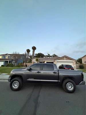 2017 Toyota Tundra CrewMax - SR5