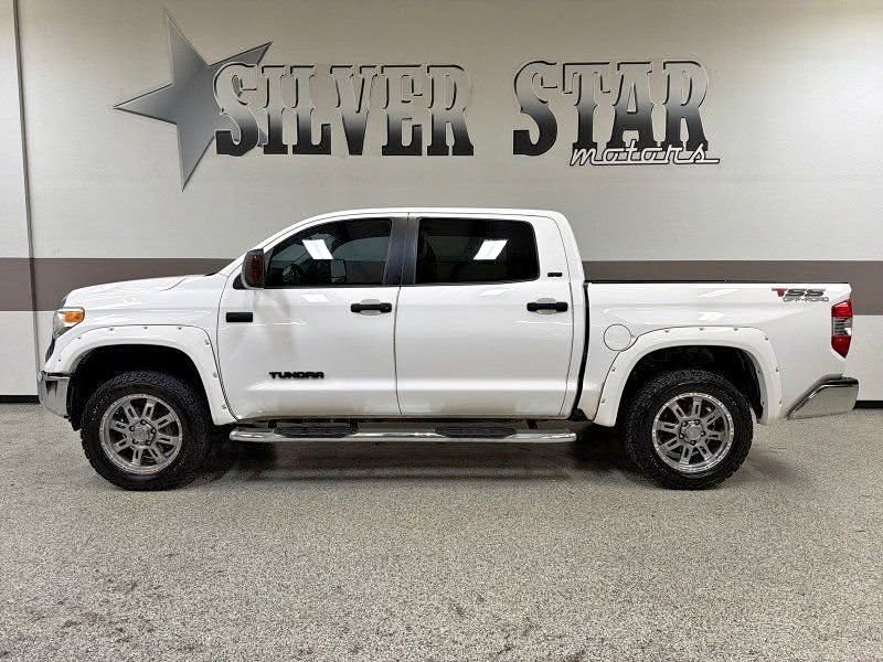 2016 Toyota Tundra SR5 5.7L V8 4WD Power, Integrated Navigation, Back