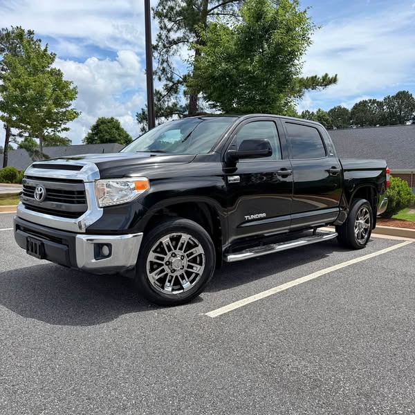 2015 Toyota Tundra CrewMax - SR5 Pickup 4D 5 1\/2 ft