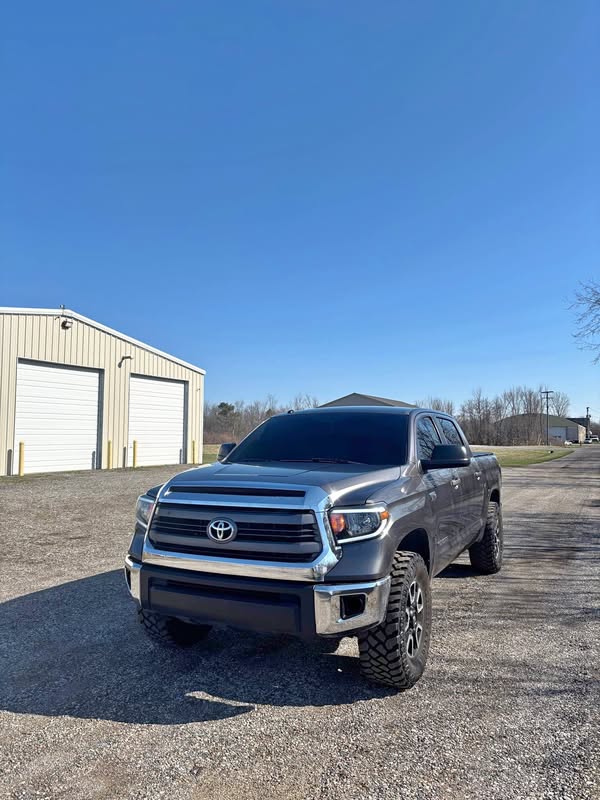 2014 Toyota Tundra CrewMax - Trd off-road