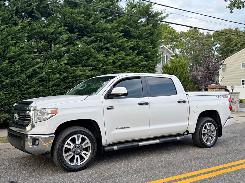 2017 Toyota Tundra CrewMax - SR5 Pickup 4D 5 1\/2 ft