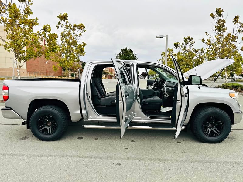 2016 Toyota Tundra CrewMax - SR5 Pickup 4D 5 1\/2 ft