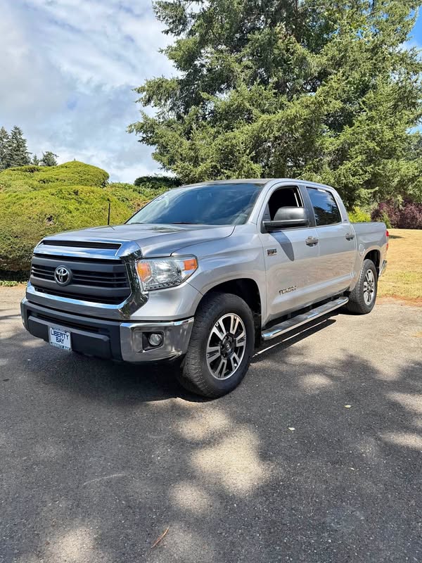 2015 Toyota Tundra CrewMax - SR5 Pickup 4D 5 1\/2 ft
