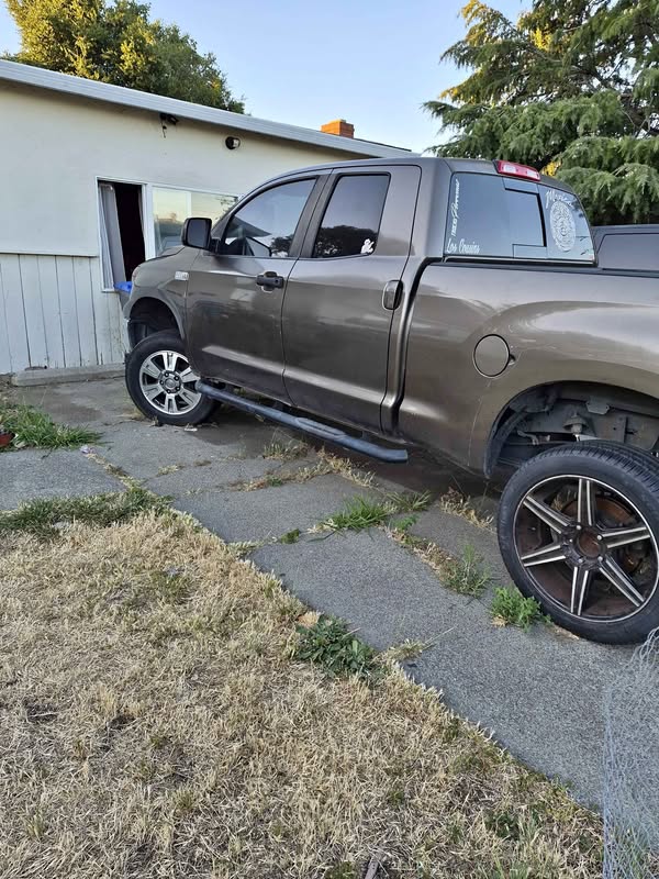 2011 Toyota Tundra - Pickup 4D 8 ft