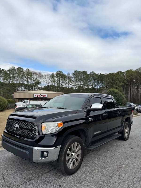 2017 Toyota Tundra CrewMax - Limited