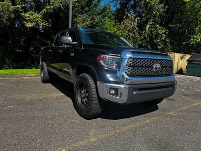 2018 Toyota Tundra CrewMax - SR5 Pickup 4D 5 1\/2 ft