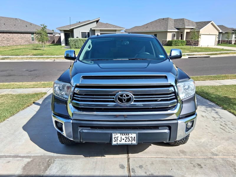 2016 Toyota Tundra CrewMax - SR5 Pickup 4D 5 1\/2 ft