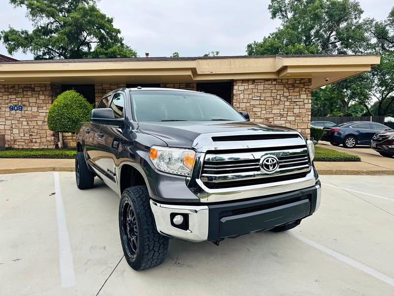 2016 Toyota Tundra CrewMax - SR5 Pickup 4D 6 1\/2 ft