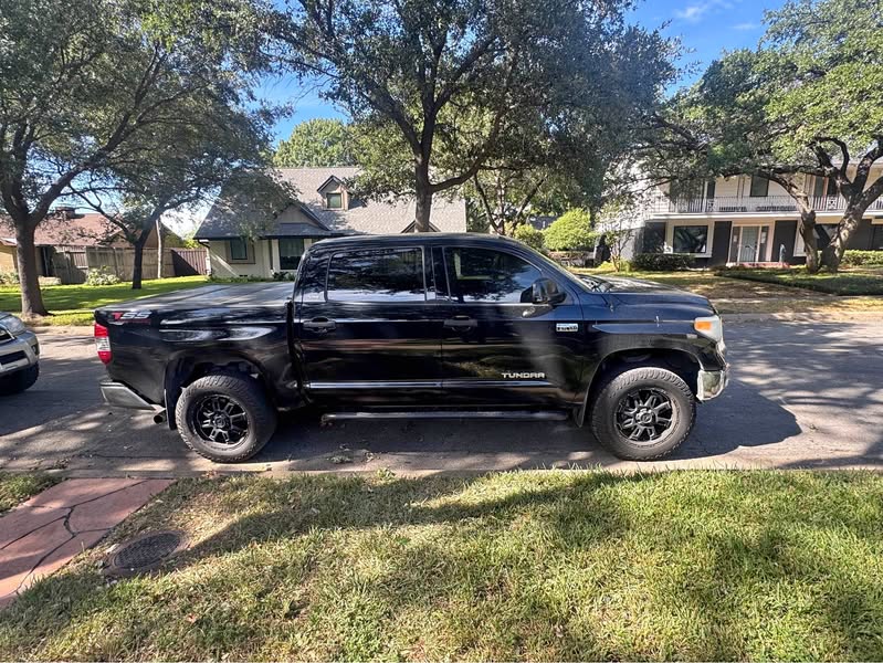 2014 Toyota Tundra CrewMax - SR5 Pickup 4D 5 1\/2 ft