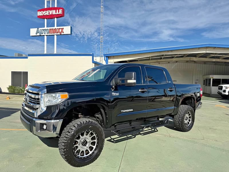 2017 Toyota Tundra CrewMax - SR5 Pickup 4D 5 1\/2 ft