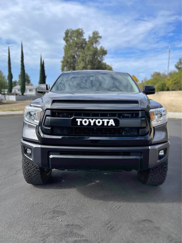2017 Toyota Tundra CrewMax - Limited Pickup 4D 5 1\/2 ft