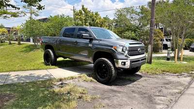 2018 Toyota Tundra CrewMax - SR5 PICKUP 4D 5 1\/2 FT
