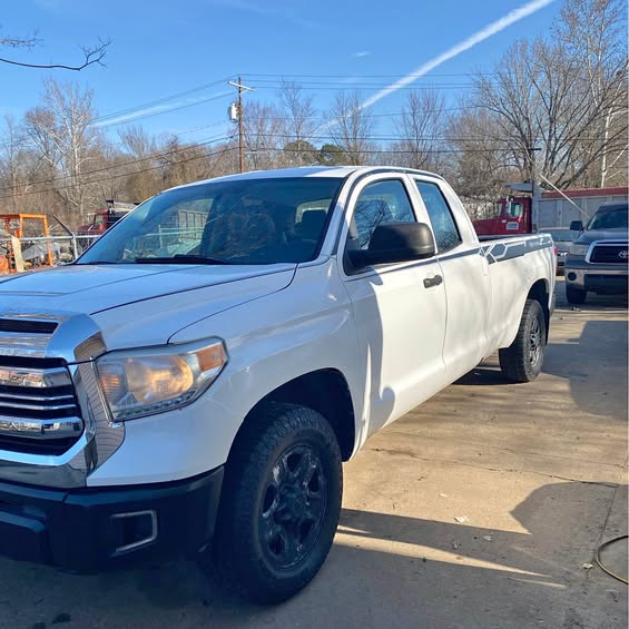 2017 Toyota Tundra - Pickup 4D 8 ft