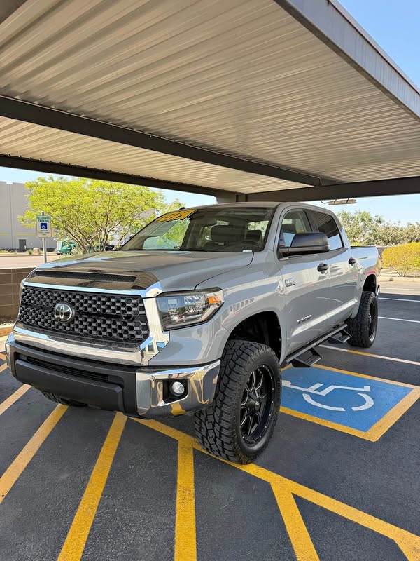 2019 Toyota Tundra CrewMax - SR5 TRD OFF ROAD
