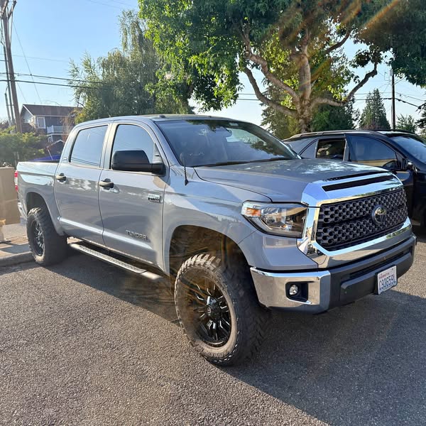 2018 Toyota Tundra CrewMax - SR5 Pickup 4D 5 1\/2 ft
