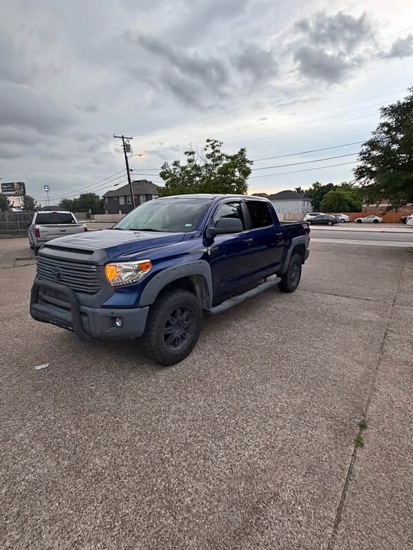 2014 Toyota Tundra CrewMax - SR5 Pickup 4D 5 1\/2 ft