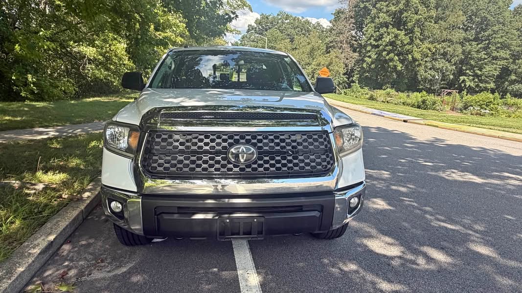 2018 Toyota Tundra CrewMax - SR5 Pickup 4D 6 1\/2 ft