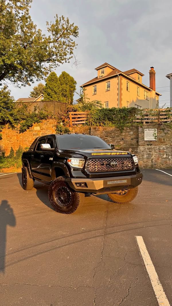 2021 Toyota Tundra CrewMax - Platinum