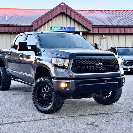 2018 Toyota Tundra CrewMax - SR5 Pickup 4D 5 1\/2 ft