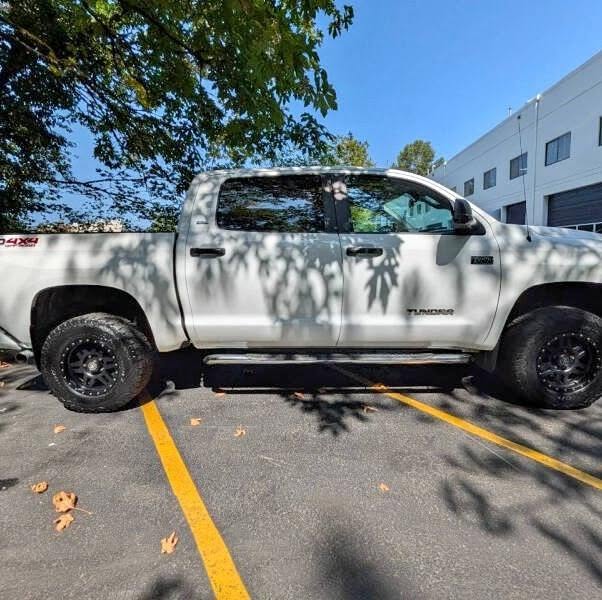 2018 Toyota TUNDRA CREW MAX 5.7L V8